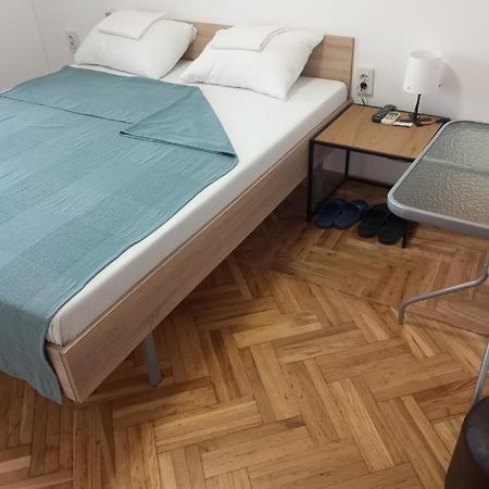 Airport Md Rooms Belgrad Exteriör bild